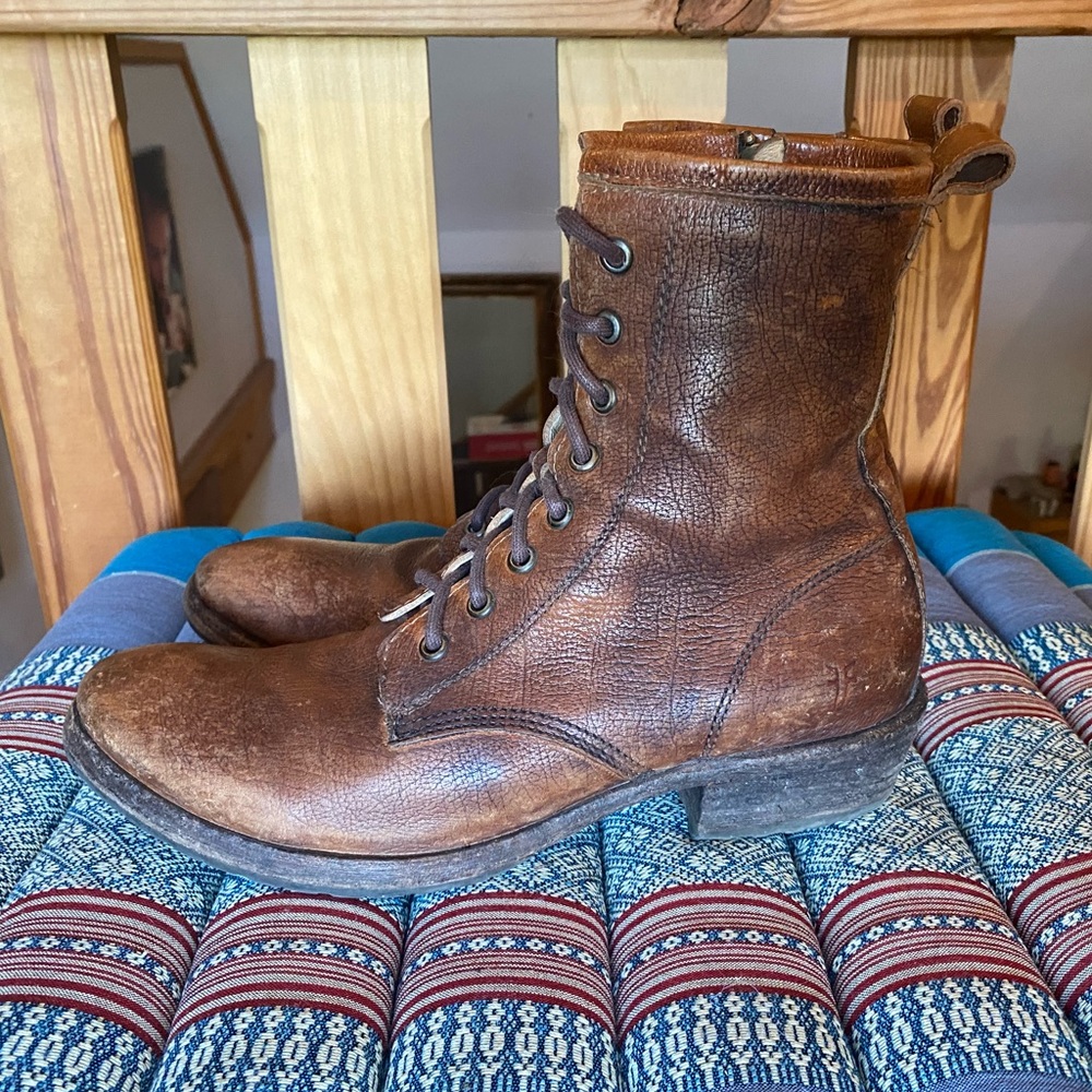 Frye Carson Lug Lace Up Combat Boots 8